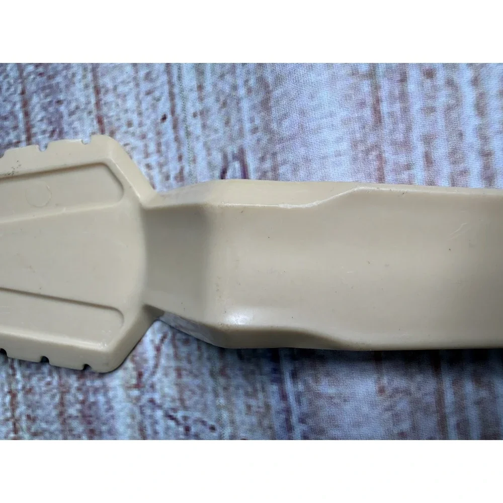 Tupperware Cut n Serve Pie & Cake Pastry Server Serrated Cream Ivory #1228-7